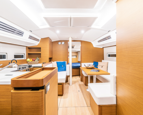 Sun Odyssey 410, Emotion - Sail boat in Athens - Saloon (1)