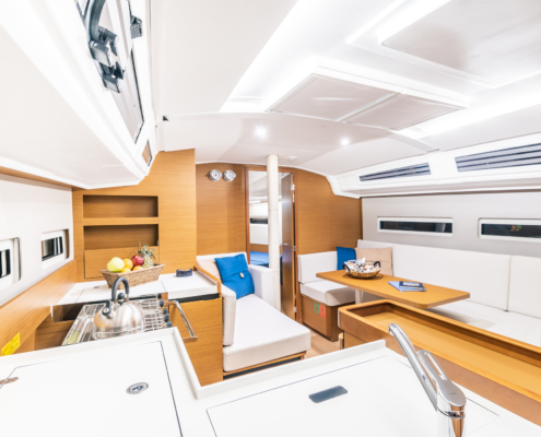 Sun Odyssey 410, Emotion - Sail boat in Athens - Saloon (2)
