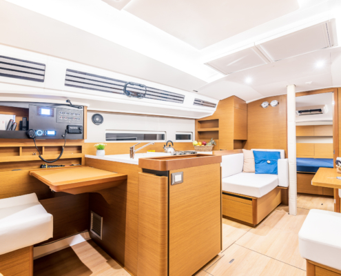Sun Odyssey 410, Emotion - Sail boat in Athens - Saloon (7)